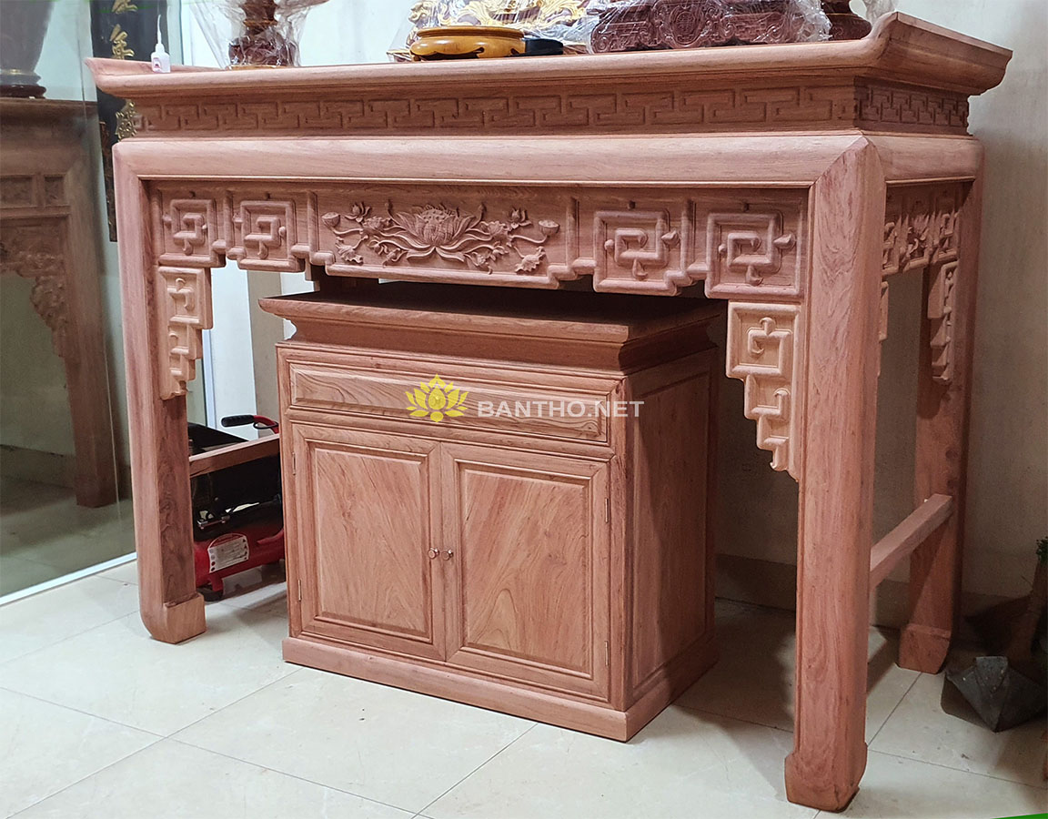 Mẫu bàn thờ đơn giản đục Sen Triện gỗ Hương