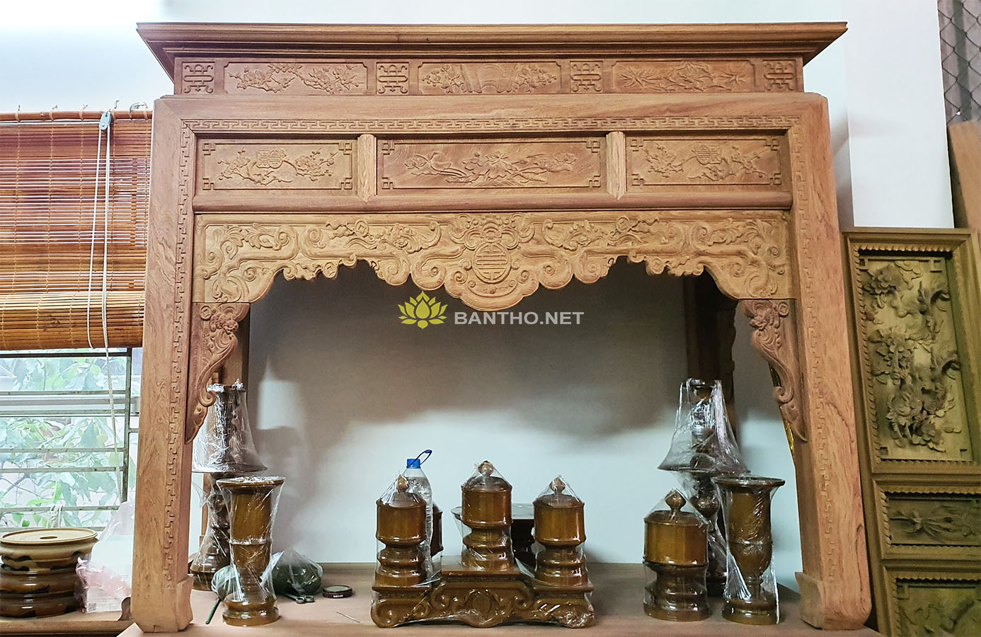 Bàn thờ gỗ Hương chạm Ngũ Phúc mộc chưa sơn
