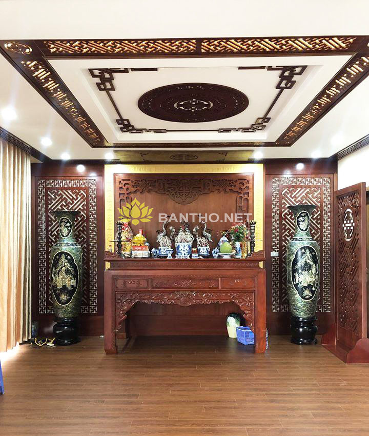 Bàn thờ gỗ tự nhiên loại đẹp chạm Ngũ Phúc