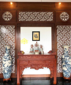 Bàn thờ gỗ tự nhiên loại đẹp chạm Ngũ Phúc trong phòng thờ