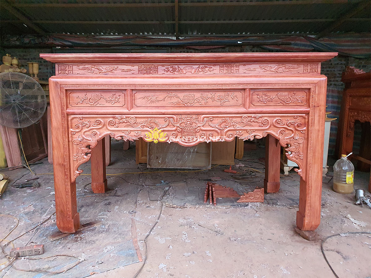 Bàn thờ gỗ Hương chạm Ngũ Phúc sơn PU