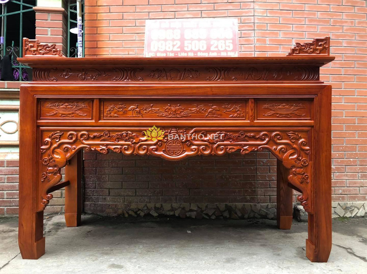 Bàn thờ ông bà tổ tiên đục hạ nền
