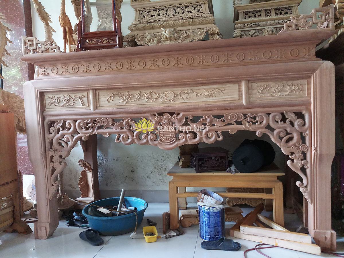 Bàn thờ chân quỳ chạm Ngũ Phúc dạ vanh thủng gỗ Gõ