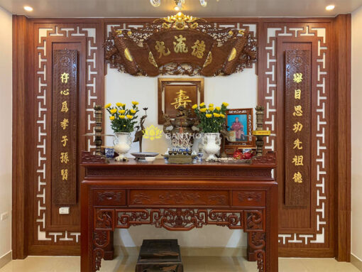 Mẫu phòng thờ gia tiên đẹp cùng cuốn thư