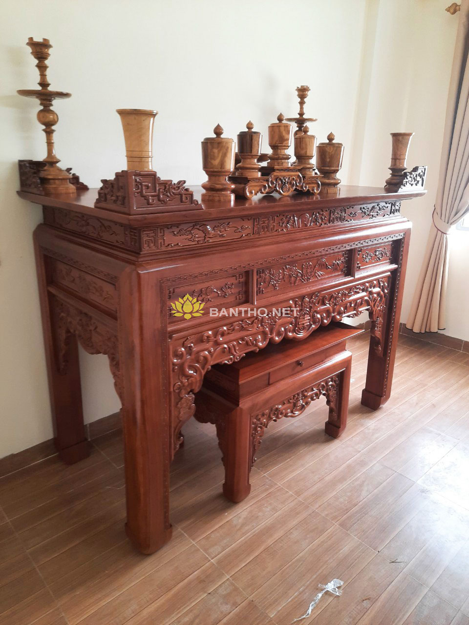 Bàn thờ đẹp nhất cùng bộ đồ thờ gỗ Gụ