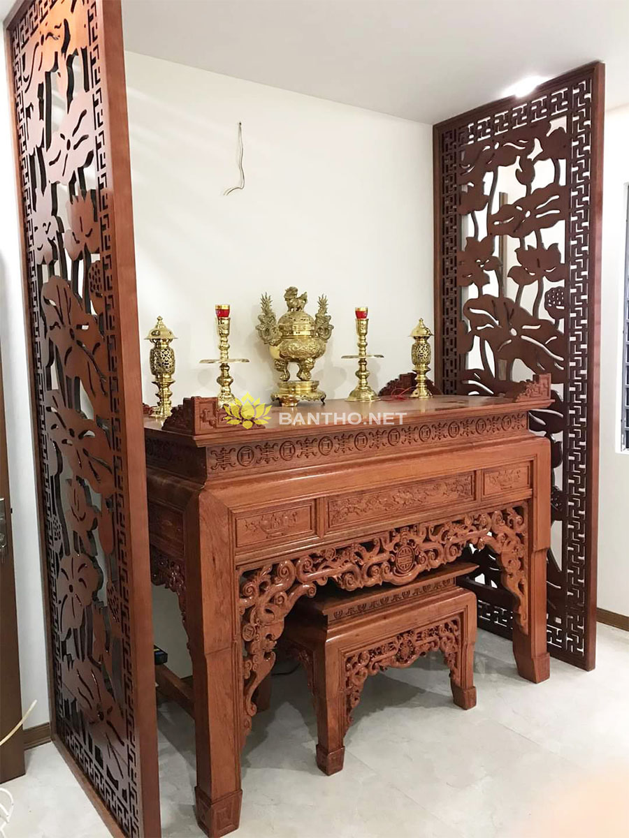 Bàn thờ chân quỳ chạm Ngũ Phúc dạ vanh thủng gỗ Hương
