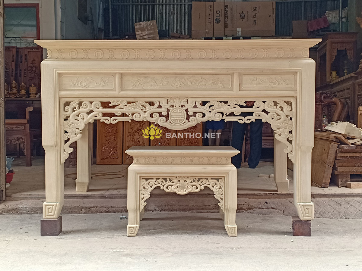 Bàn thờ chân quỳ chạm Ngũ Phúc dạ vanh thủng gỗ Dổi