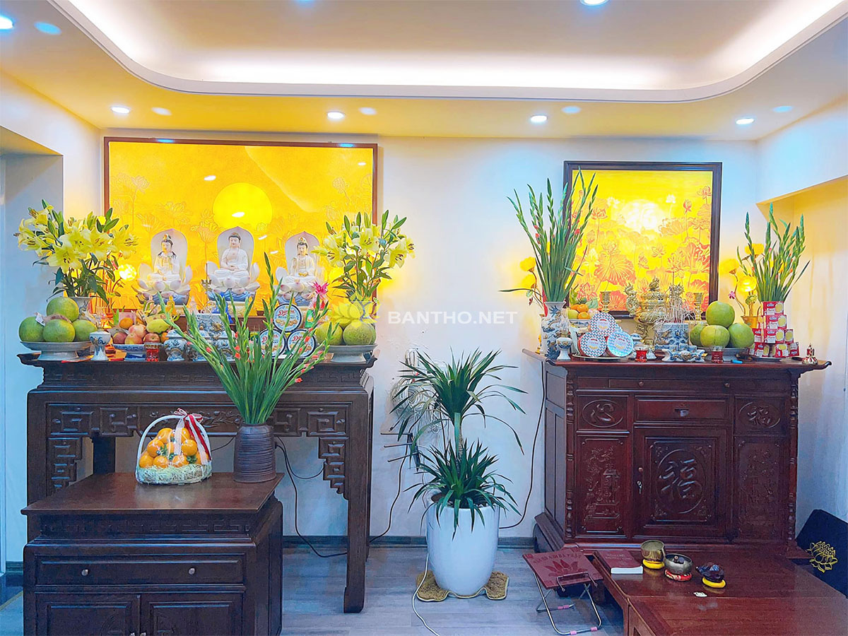 Tủ thờ phật và bàn thờ gia tiên chung phòng thờ