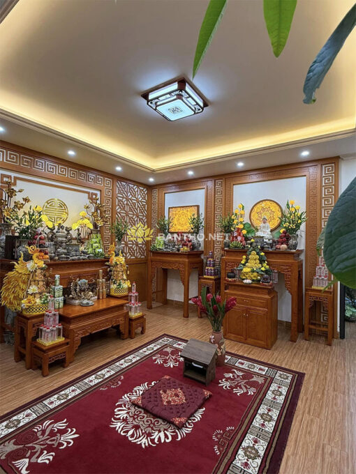 Bàn thờ phật và gia tiên chung phòng thờ