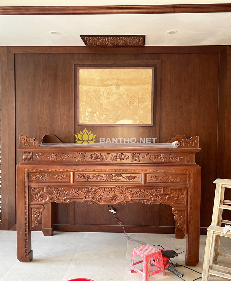 Bàn thờ gia tiên Ngũ Phúc