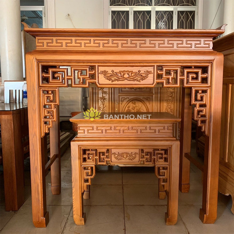 Bàn thờ đứng nhà chung cư mẫu hiện đại
