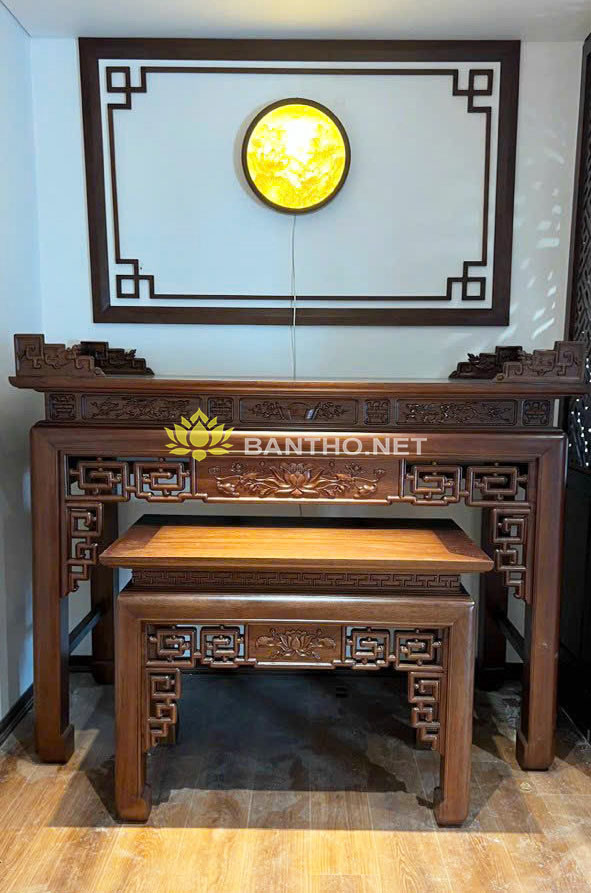 Mẫu bàn thờ gia tiên đẹp chạm Sen Triện