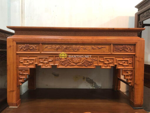 Bàn thờ đục Sen Triện