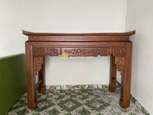 Bàn thờ gia tiên sen triện