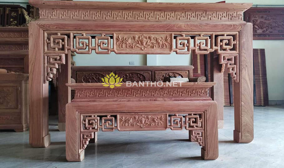 Mẫu bàn thờ gia tiên đẹp chạm Sen Triện gỗ Hương