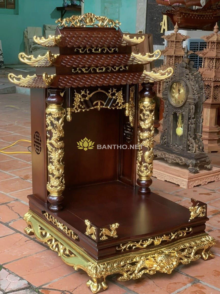 Bàn thờ thần tài mái chùa thếp điểm vàng