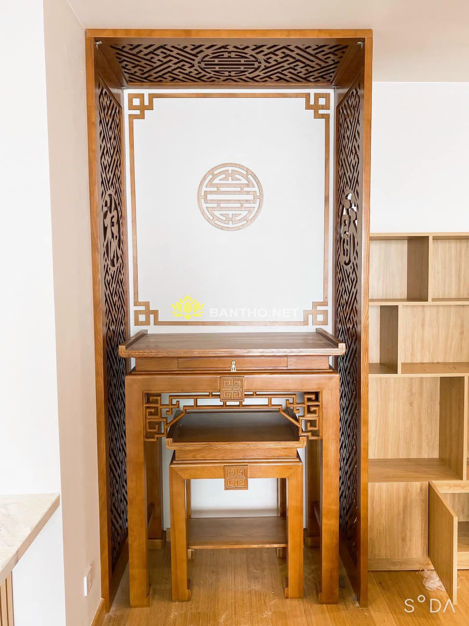 Bàn thờ 4 chân đơn giản