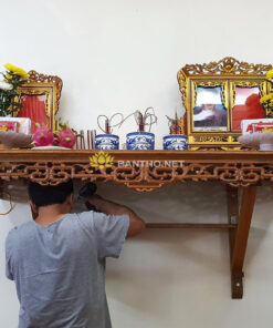 Bàn thờ treo tường mẫu triện gỗ Gụ