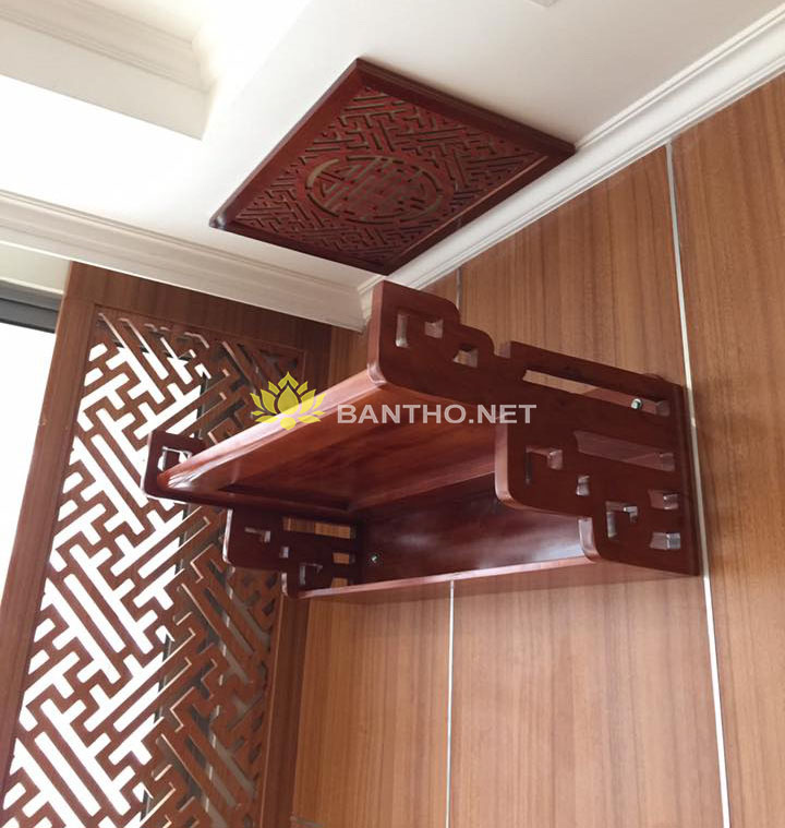 Bàn thờ treo tường chung cư cùng tấm chắn khói