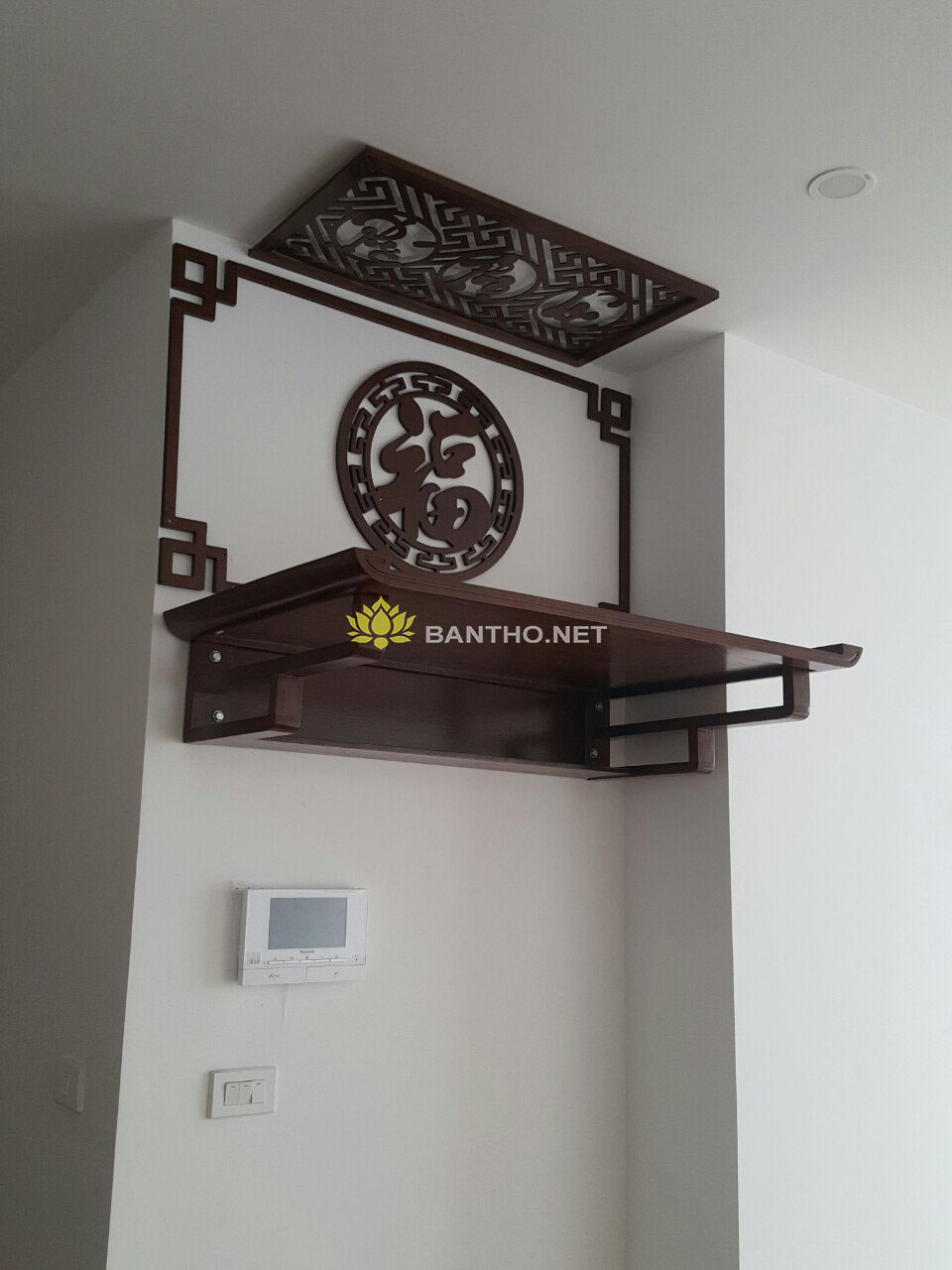 Bàn thờ đơn giản treo tường