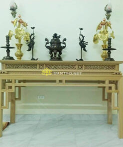Bàn hành - Giường hành (bàn thờ để ngai khám sau bàn thờ chính)