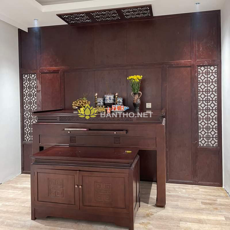Bàn thờ có ngăn kéo trong phòng thờ hiện đại