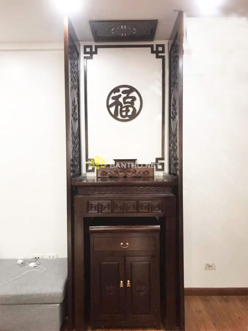 Mẫu bàn thờ chung cư đẹp cùng bộ vách ngăn phòng thờ