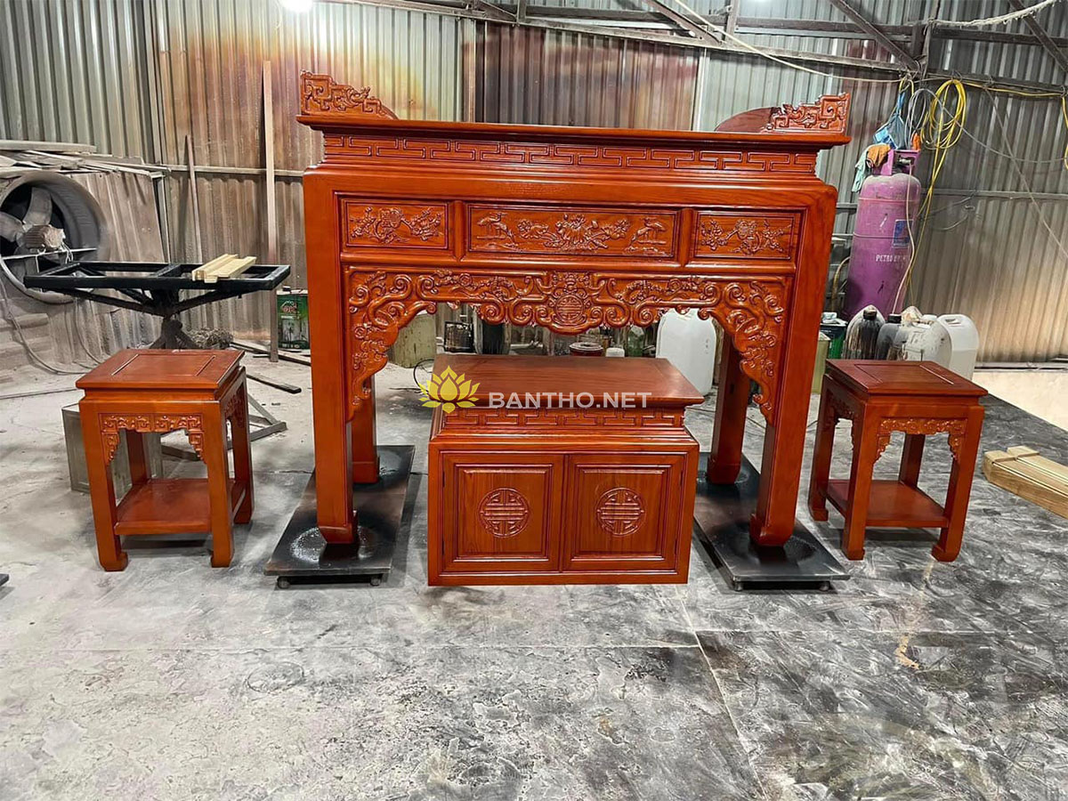 Mẫu bàn thờ gỗ Hương và tủ thờ nhỏ và đôn thờ 2 bên vừa sơn PU
