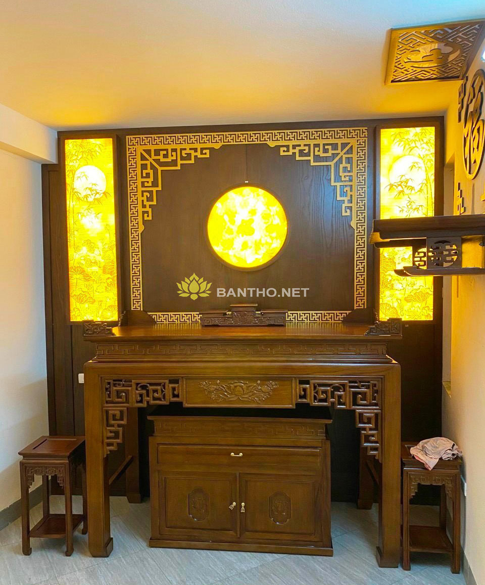 Bàn thờ phật treo tường và bàn tủ thờ gia tiên