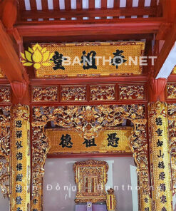 Hoành phi câu đối lòng máng đục gấm trong nhà thờ 3 gian