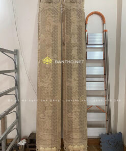 Câu đối máng đục gấm bằng gỗ thờ ở đền miếu phủ