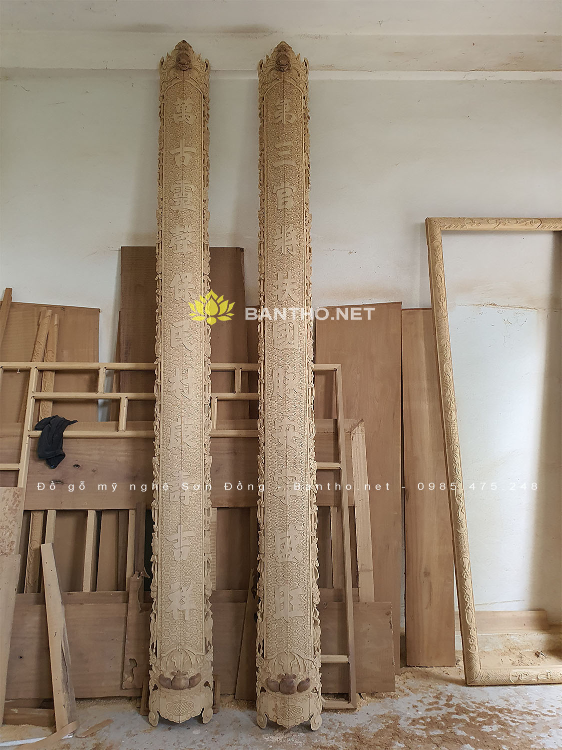 Đôi câu đối thờ lòng máng tại đình, đền, phủ đục gấm