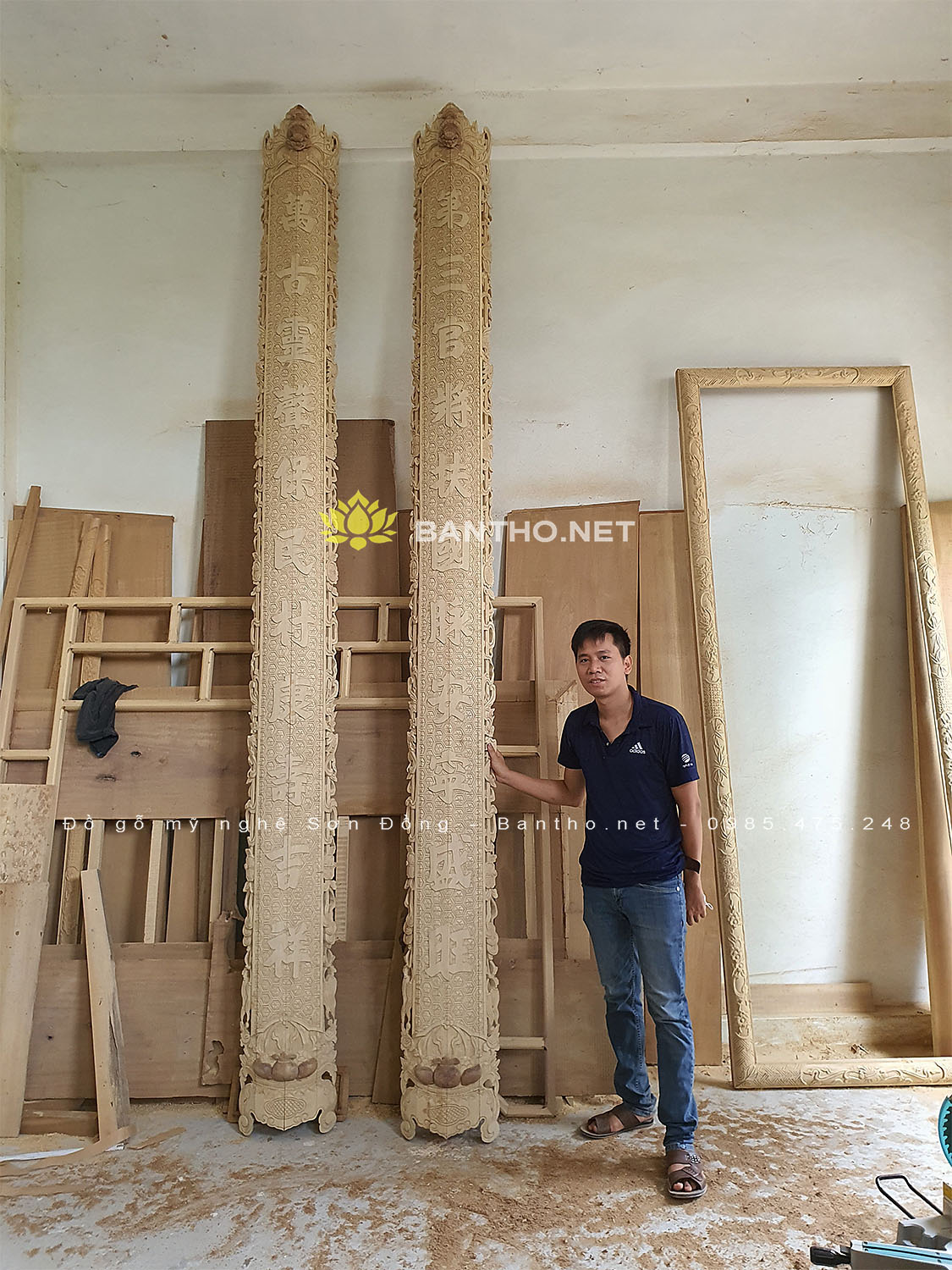 Đôi câu đối thờ lòng máng tại đình, đền, phủ còn để mộc
