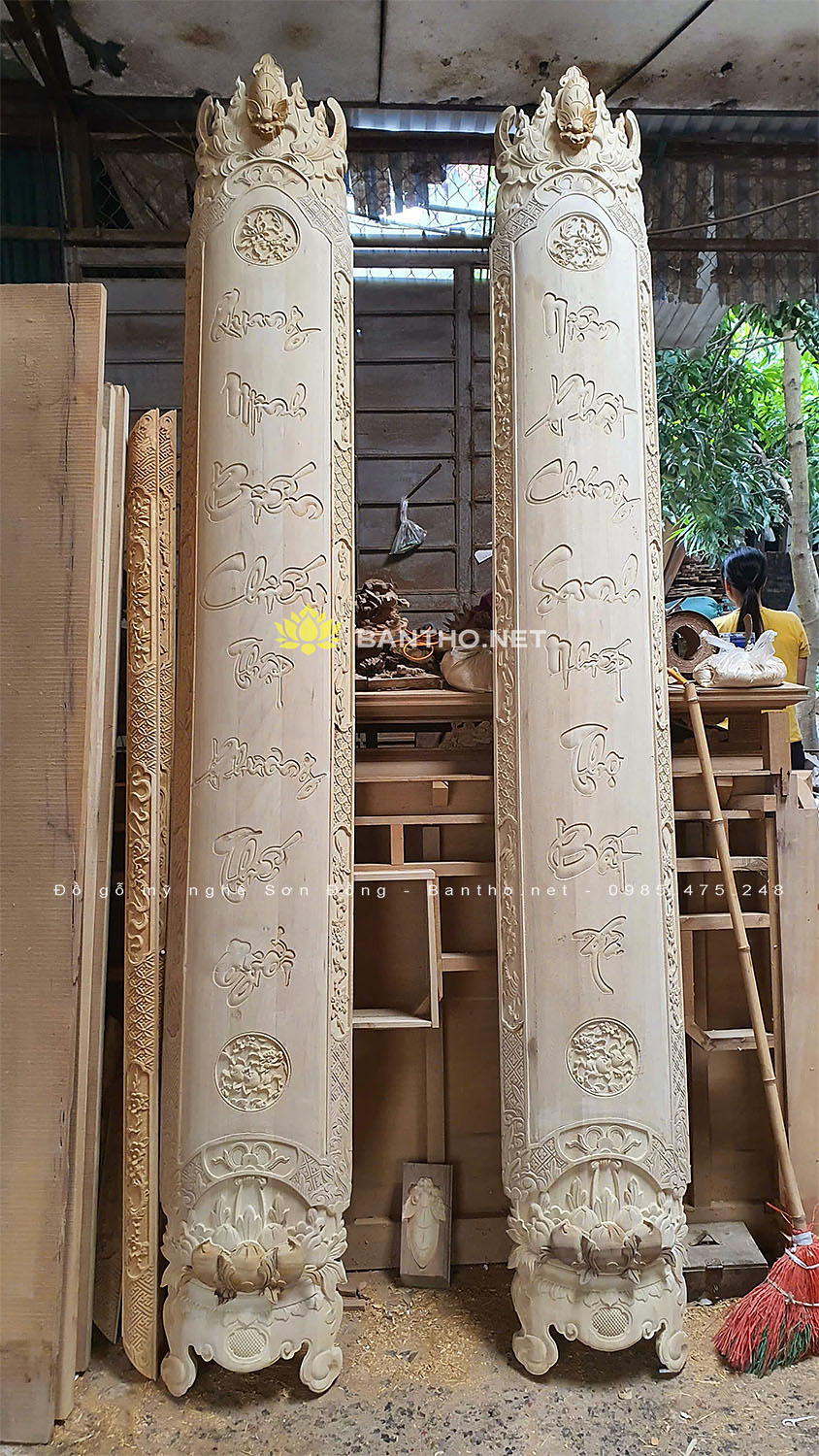 Bộ câu đối máng gỗ Dổi chữ Việt