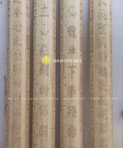 Câu đối máng treo cột tròn tại đền điện phủ thờ
