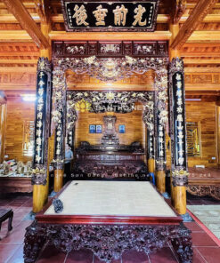 Hoành phi câu đối và cửa võng gỗ Mít thờ sơn giả cổ