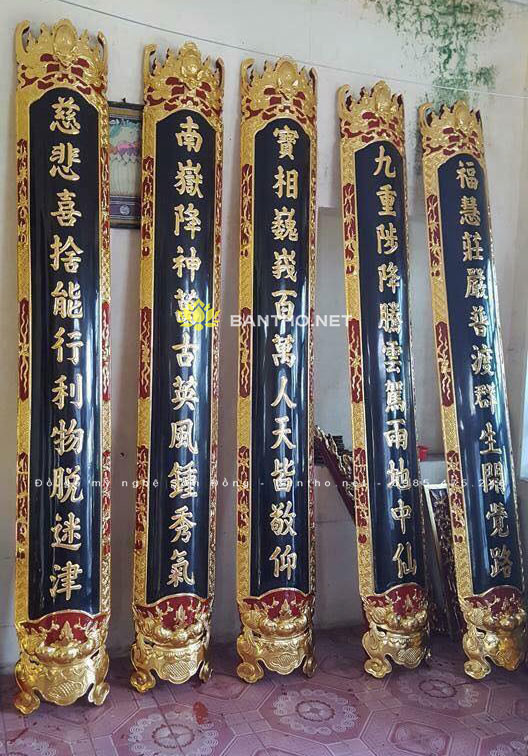 Câu đối thờ sơn mài nền then chùi