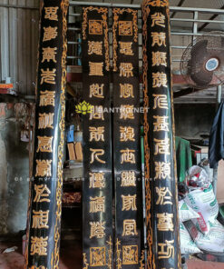 Câu đối nhà thờ sơn nền then