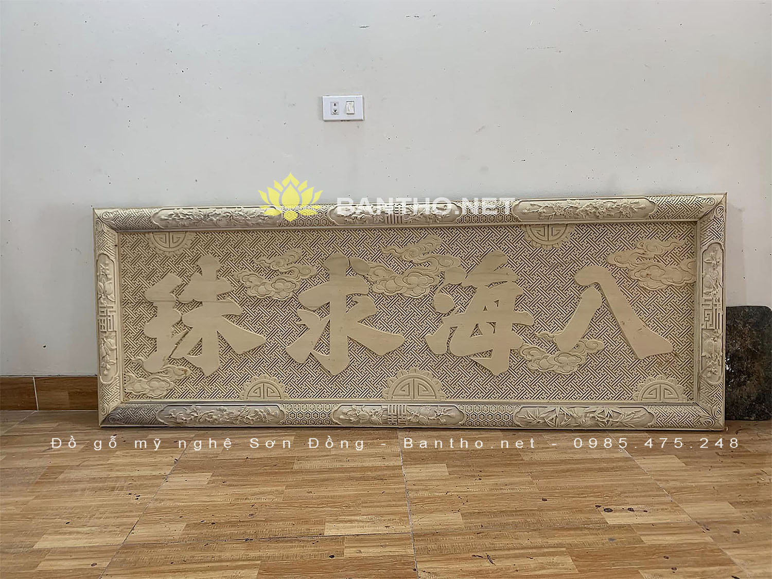 Hoành phi câu đối bằng gỗ thờ ở đền miếu phủ