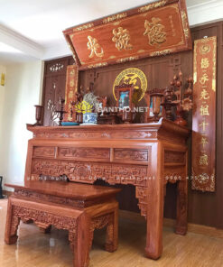 Hoành phi câu đối gỗ Hương và bàn thờ gia tiên