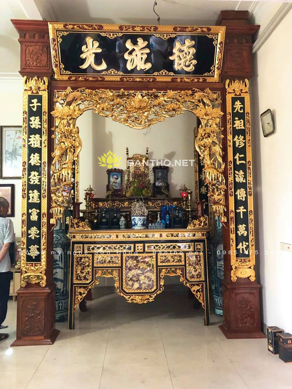 Hoành phi câu đối thờ gia tiên trong gian thờ