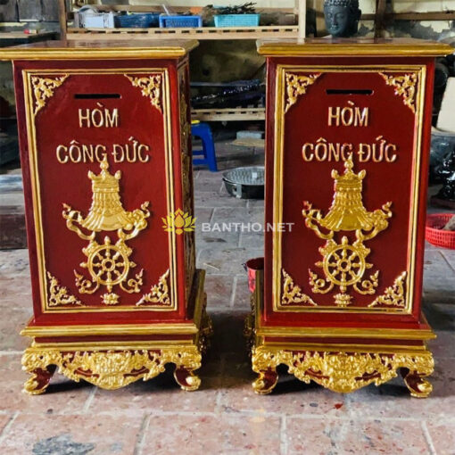 Hòm công đức bằng gỗ sơn son thếp vàng