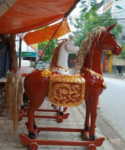 bàn thờ có con ngựa