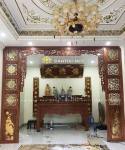 Vách ngăn bàn thờ và bộ hoành phi câu đối