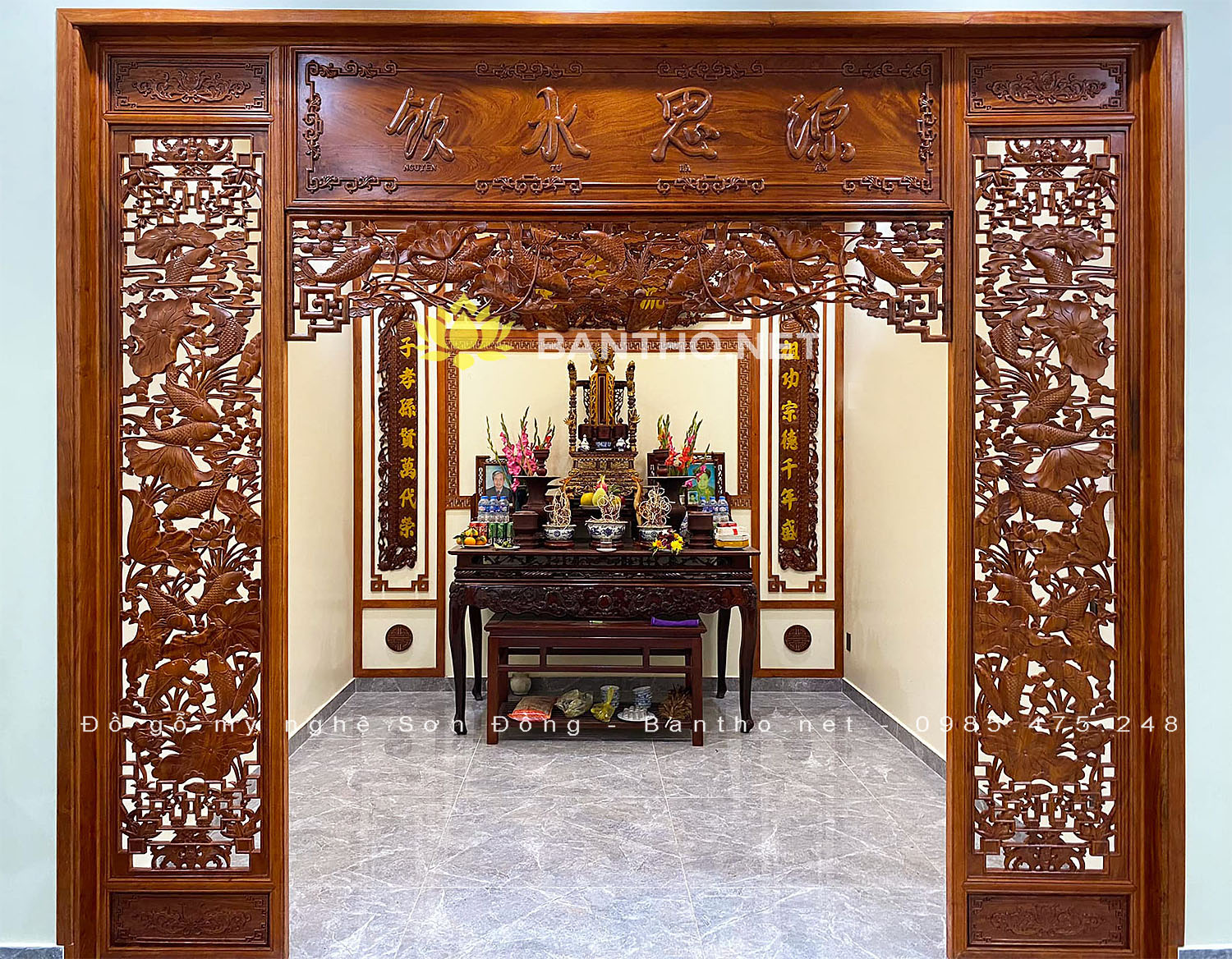 Vách ngăn cửa võng và bộ bàn thờ hoành phi câu đối